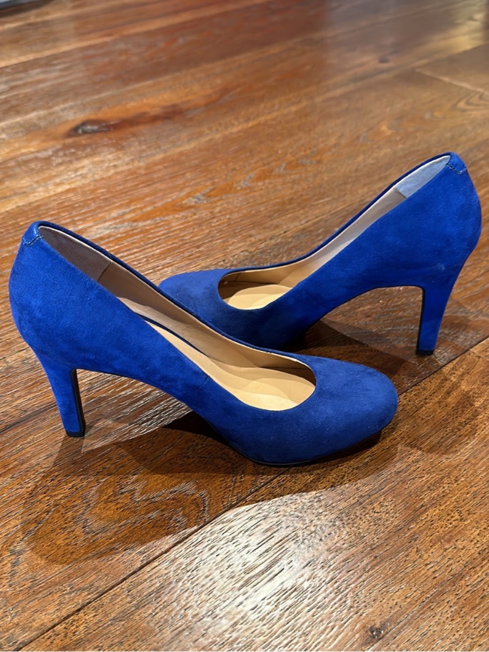LIKE NEW royal blue pumps heels